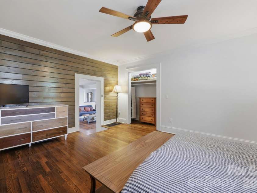 104 31st Avenue, Hickory, NC 28601.  MLS# CAR4400944, YatesRealty ID 39427. 