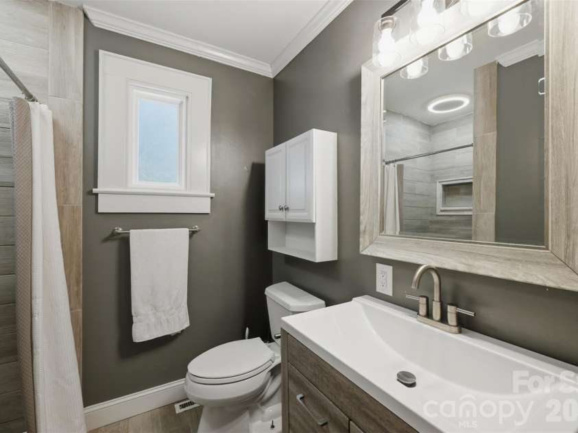104 31st Avenue, Hickory, NC 28601.  MLS# CAR4400944, YatesRealty ID 39427. 