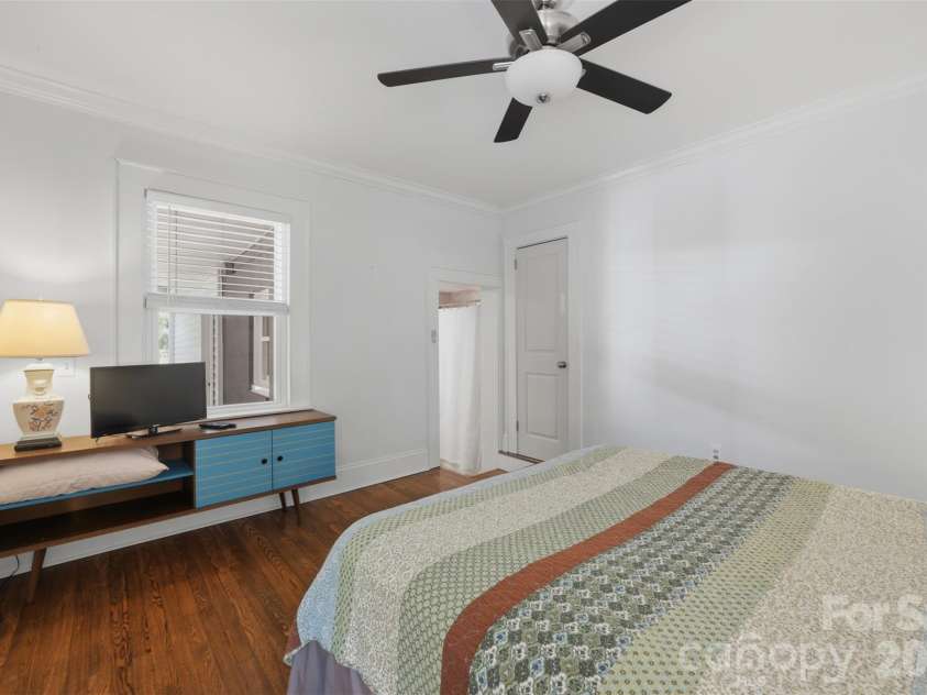 104 31st Avenue, Hickory, NC 28601.  MLS# CAR4400944, YatesRealty ID 39427. 