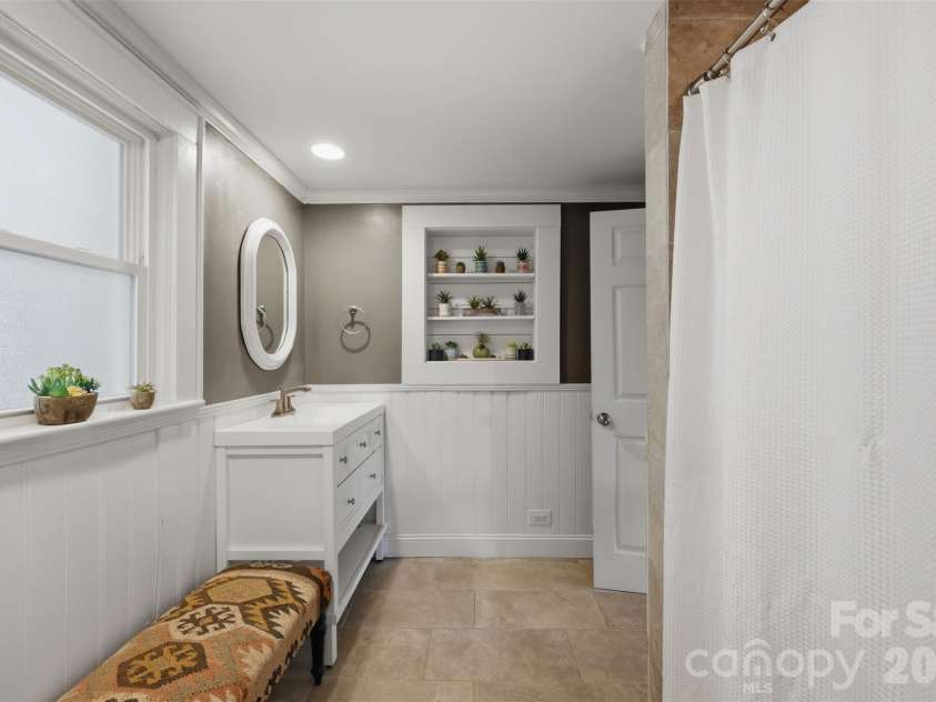 104 31st Avenue, Hickory, NC 28601.  MLS# CAR4400944, YatesRealty ID 39427. 