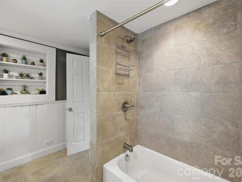 104 31st Avenue, Hickory, NC 28601.  MLS# CAR4400944, YatesRealty ID 39427. 