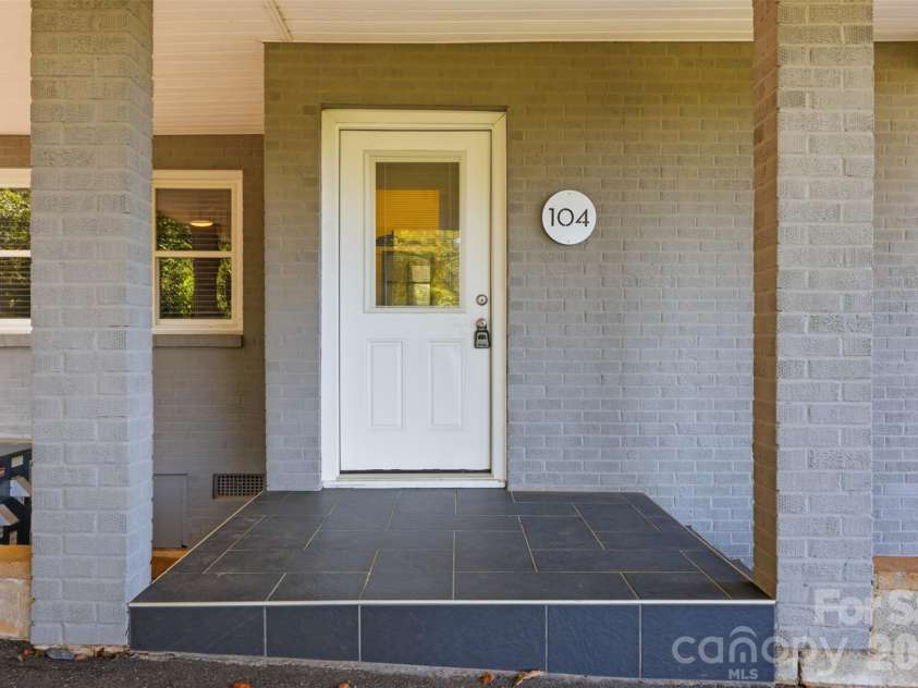 104 31st Avenue, Hickory, NC 28601.  MLS# CAR4400944, YatesRealty ID 39427. 