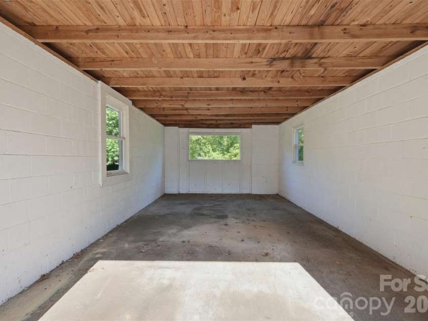 104 31st Avenue, Hickory, NC 28601.  MLS# CAR4400944, YatesRealty ID 39427. 