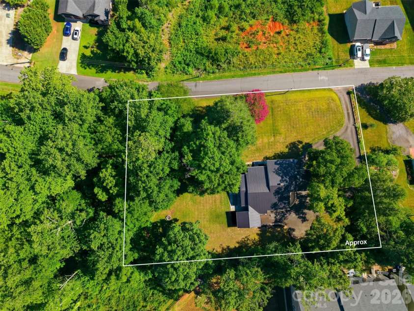 104 31st Avenue, Hickory, NC 28601.  MLS# CAR4400944, YatesRealty ID 39427. 