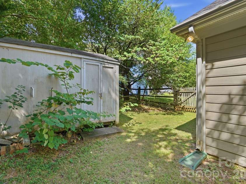 108 Fox Glove Drive, Mooresville, NC 28115.  MLS# CAR4406077, YatesRealty ID 39428. 