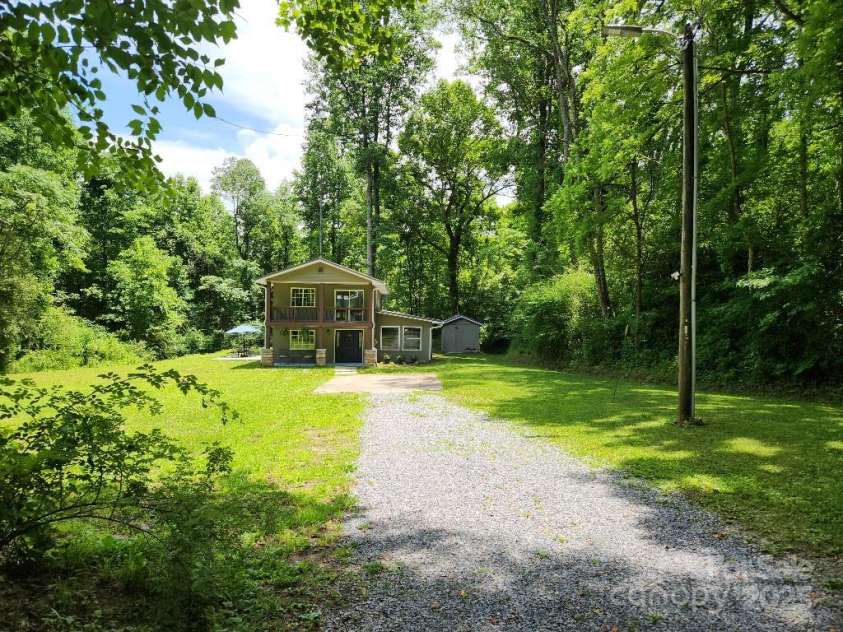 283 Robin Drive, Marion, NC 28752.  MLS# CAR4273770, YatesRealty ID 3943. 