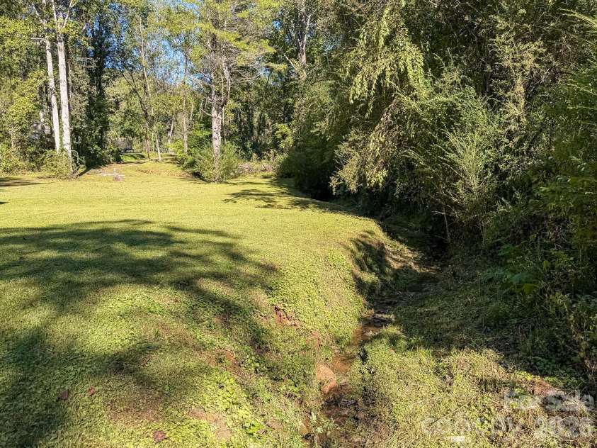 283 Robin Drive, Marion, NC 28752.  MLS# CAR4427914, YatesRealty ID 3943. 