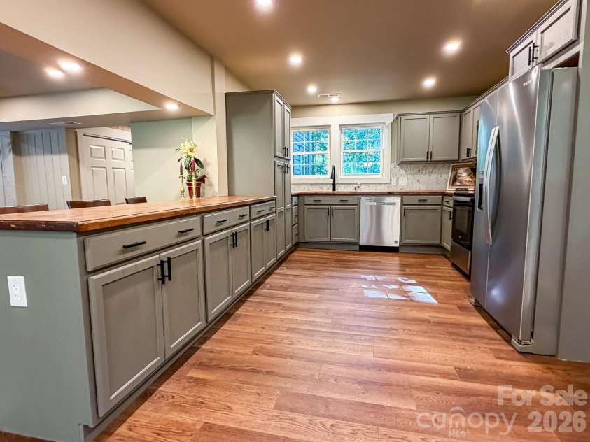 283 Robin Drive, Marion, NC 28752.  MLS# CAR4427914, YatesRealty ID 3943. 