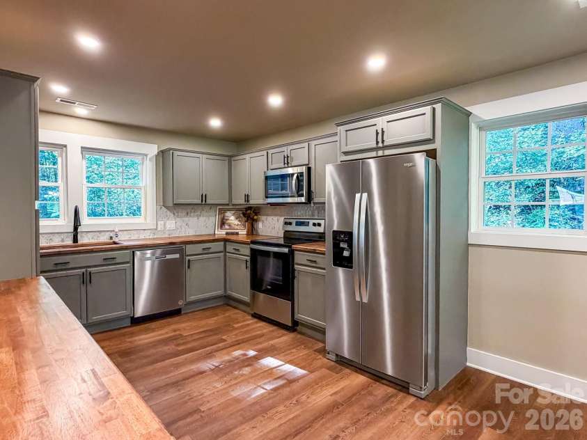 283 Robin Drive, Marion, NC 28752.  MLS# CAR4427914, YatesRealty ID 3943. 