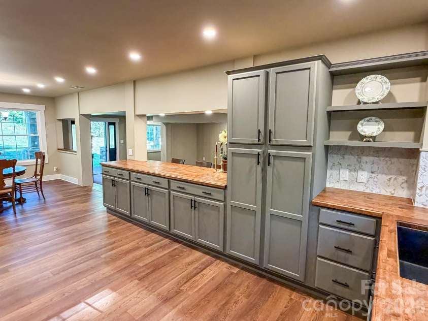 283 Robin Drive, Marion, NC 28752.  MLS# CAR4427914, YatesRealty ID 3943. 