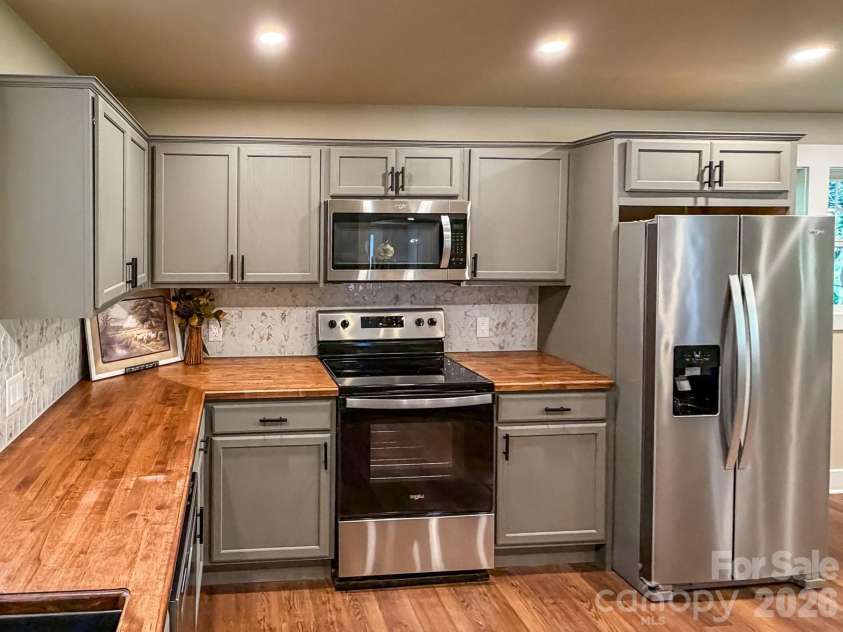 283 Robin Drive, Marion, NC 28752.  MLS# CAR4427914, YatesRealty ID 3943. 