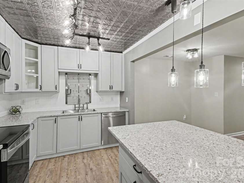 1001 Churchill Downs Court, Charlotte, NC 28211.  MLS# CAR4403297, YatesRealty ID 39430. 