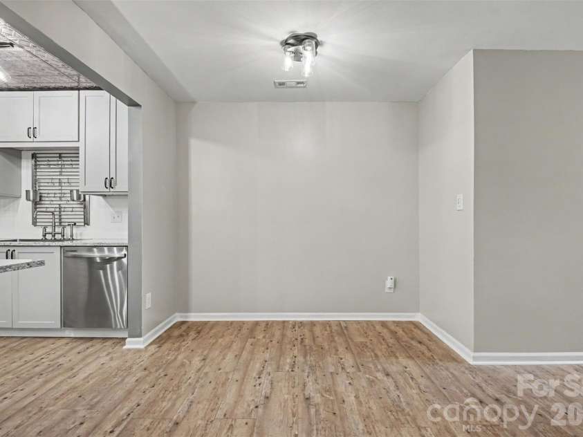 1001 Churchill Downs Court, Charlotte, NC 28211.  MLS# CAR4403297, YatesRealty ID 39430. 