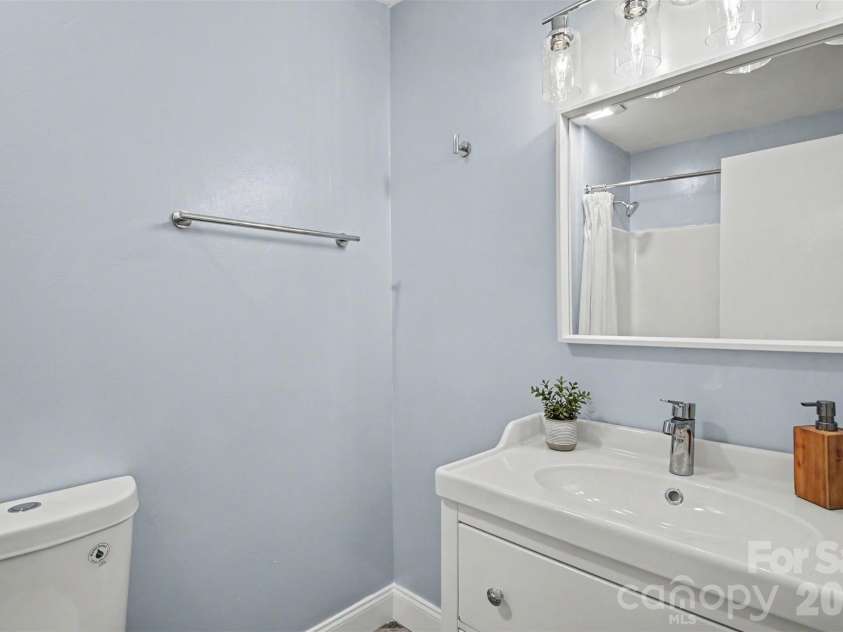 1001 Churchill Downs Court, Charlotte, NC 28211.  MLS# CAR4403297, YatesRealty ID 39430. 