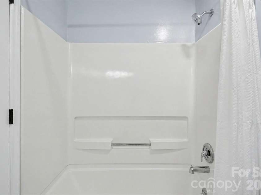 1001 Churchill Downs Court, Charlotte, NC 28211.  MLS# CAR4403297, YatesRealty ID 39430. 