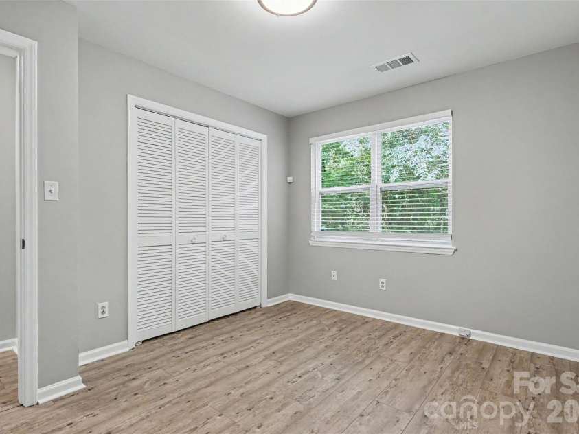 1001 Churchill Downs Court, Charlotte, NC 28211.  MLS# CAR4403297, YatesRealty ID 39430. 