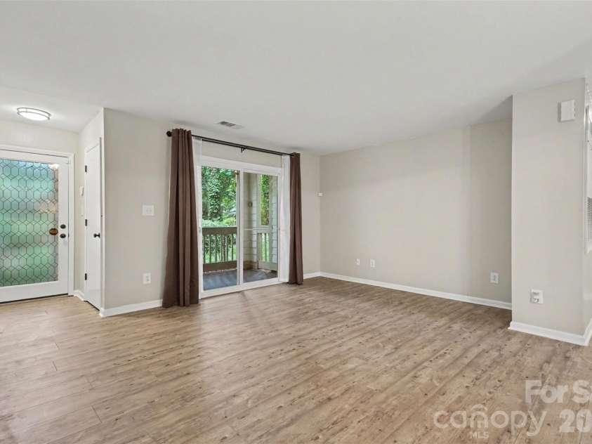 1001 Churchill Downs Court, Charlotte, NC 28211.  MLS# CAR4403297, YatesRealty ID 39430. 