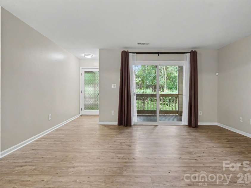 1001 Churchill Downs Court, Charlotte, NC 28211.  MLS# CAR4403297, YatesRealty ID 39430. 