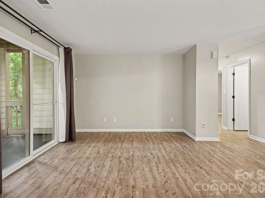 1001 Churchill Downs Court, Charlotte, NC 28211.  MLS# CAR4403297, YatesRealty ID 39430. 