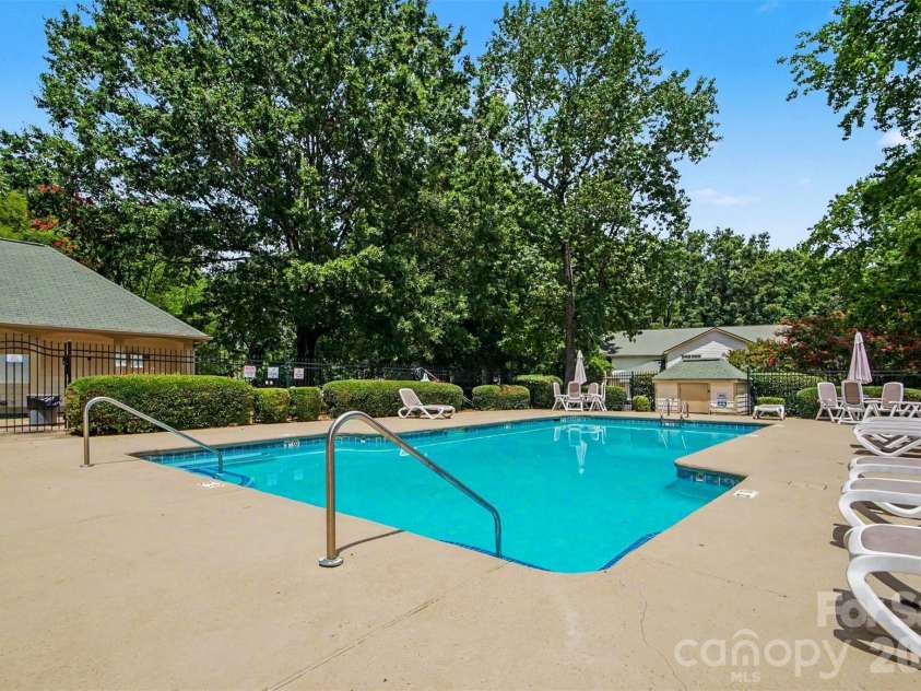 1001 Churchill Downs Court, Charlotte, NC 28211.  MLS# CAR4403297, YatesRealty ID 39430. 