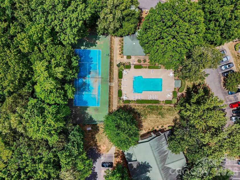 1001 Churchill Downs Court, Charlotte, NC 28211.  MLS# CAR4403297, YatesRealty ID 39430. 