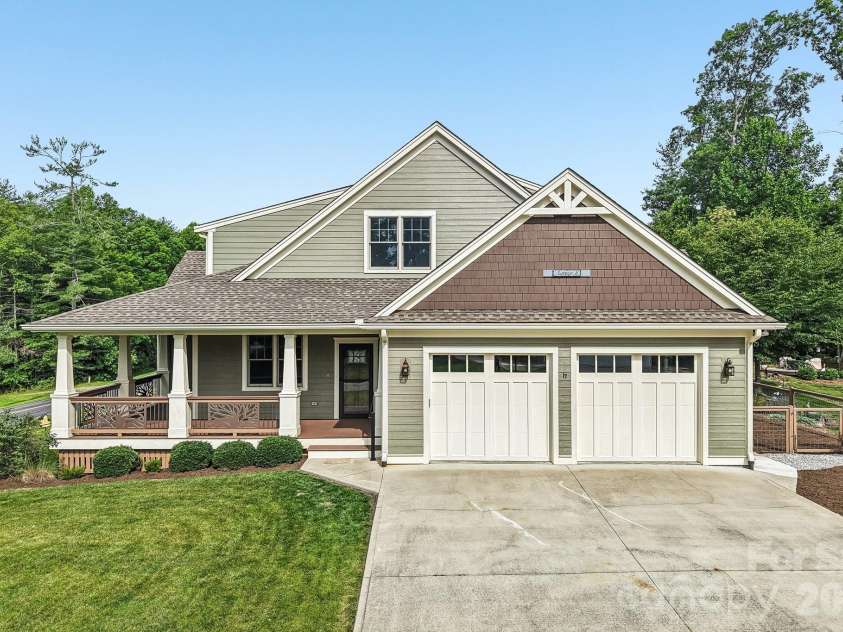 17 Hamilton Woods Lane, Etowah, NC 28729.  MLS# CAR4397460, YatesRealty ID 39431. 