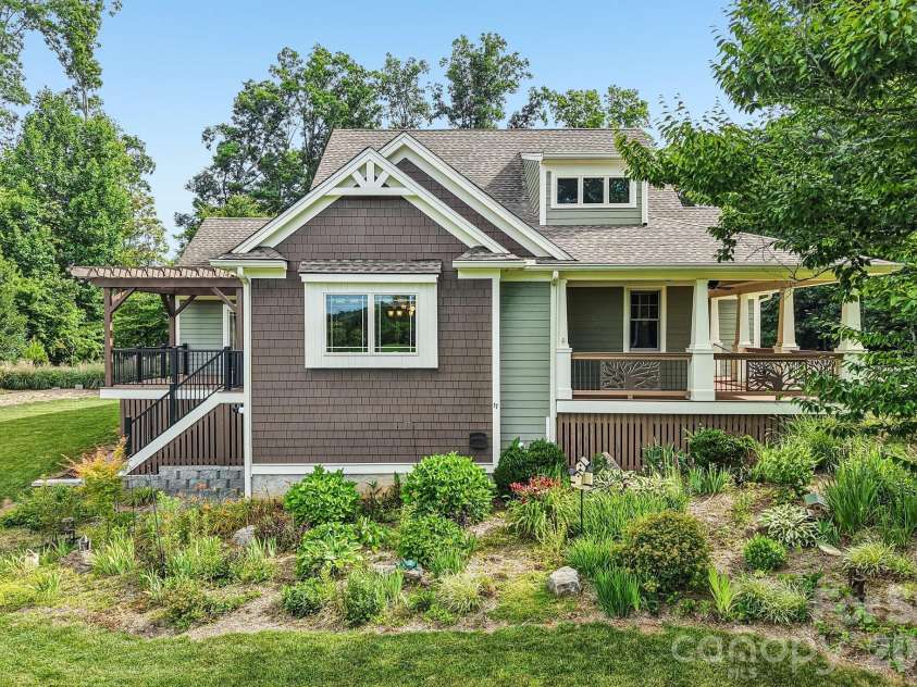 17 Hamilton Woods Lane, Etowah, NC 28729.  MLS# CAR4397460, YatesRealty ID 39431. 