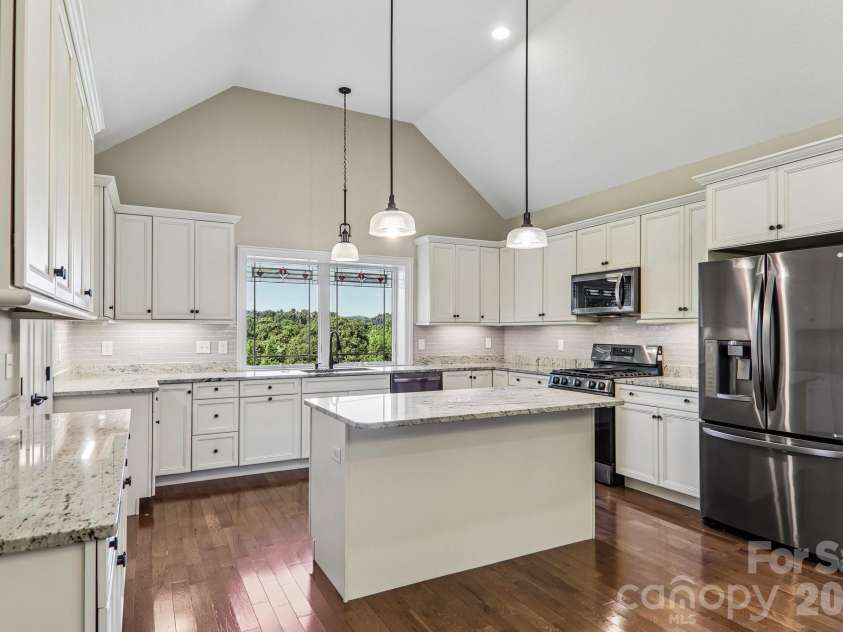 17 Hamilton Woods Lane, Etowah, NC 28729.  MLS# CAR4397460, YatesRealty ID 39431. 