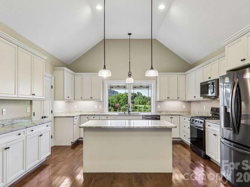 17 Hamilton Woods Lane, Etowah, NC 28729.  MLS# CAR4397460, YatesRealty ID 39431. 