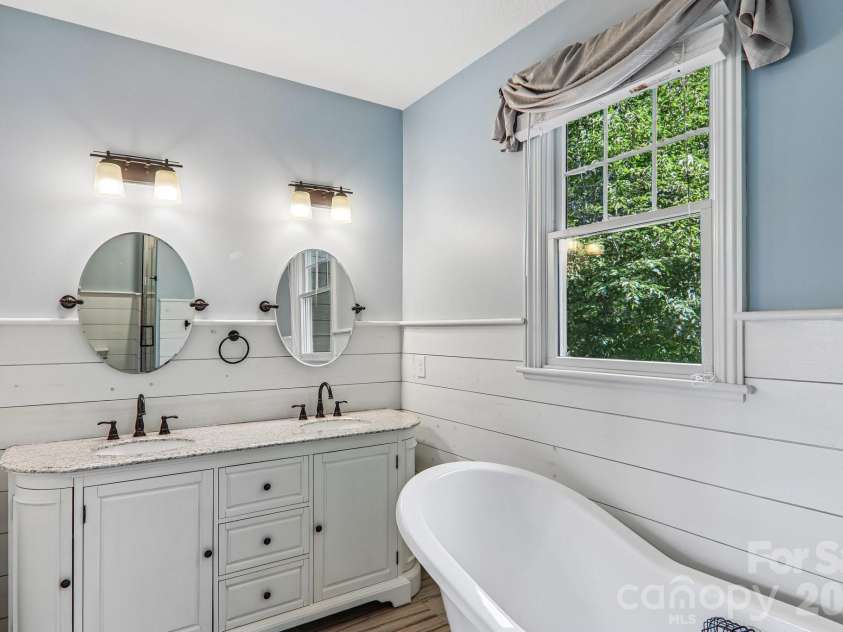 17 Hamilton Woods Lane, Etowah, NC 28729.  MLS# CAR4397460, YatesRealty ID 39431. 