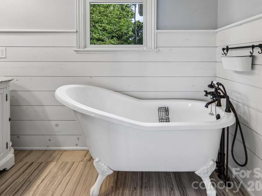 17 Hamilton Woods Lane, Etowah, NC 28729.  MLS# CAR4397460, YatesRealty ID 39431. 