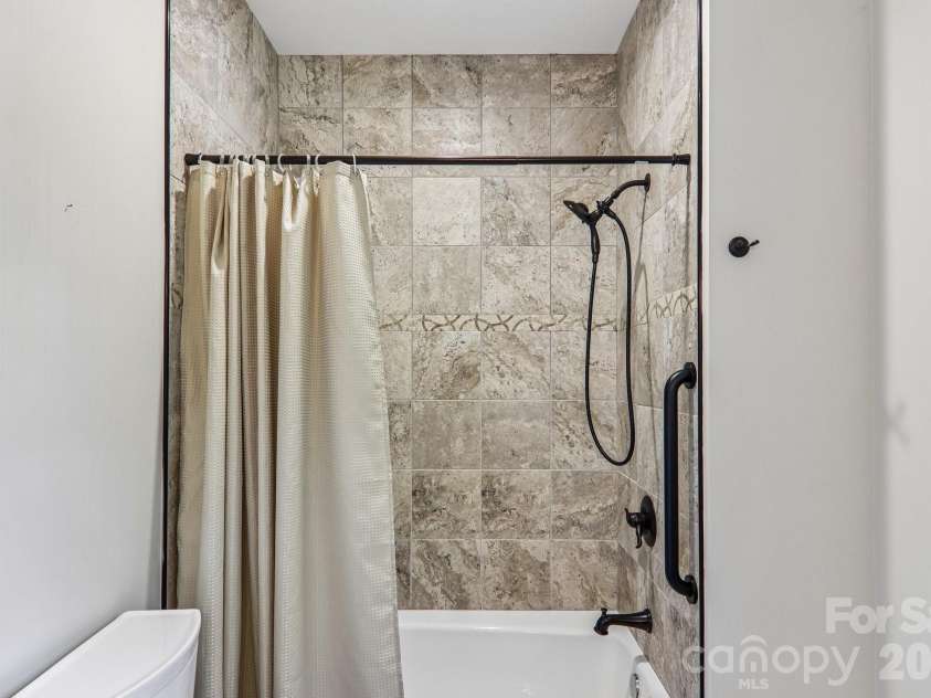 17 Hamilton Woods Lane, Etowah, NC 28729.  MLS# CAR4397460, YatesRealty ID 39431. 