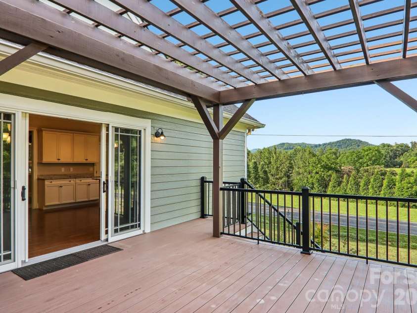 17 Hamilton Woods Lane, Etowah, NC 28729.  MLS# CAR4397460, YatesRealty ID 39431. 