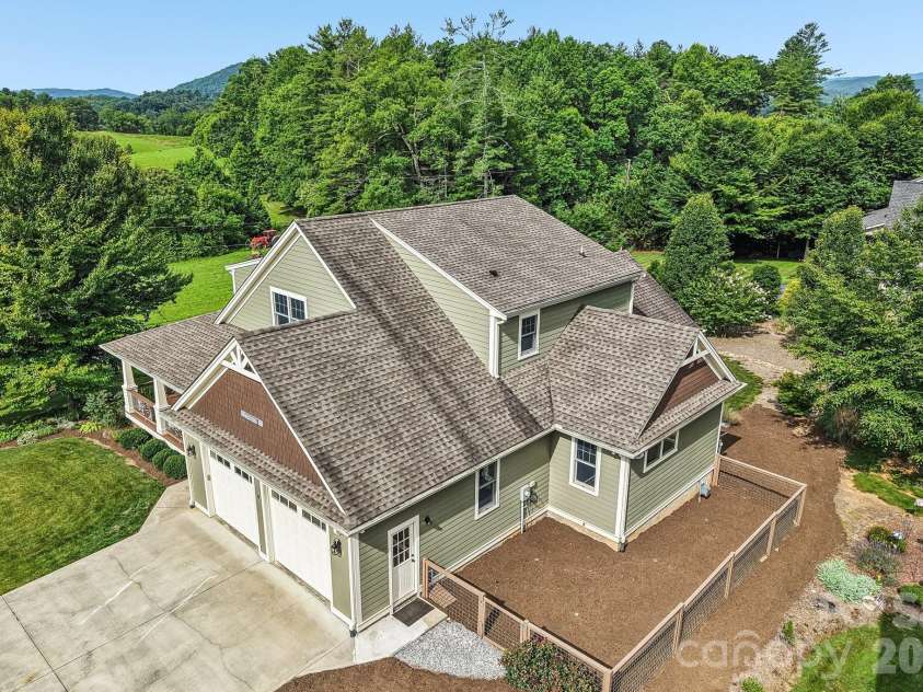 17 Hamilton Woods Lane, Etowah, NC 28729.  MLS# CAR4397460, YatesRealty ID 39431. 