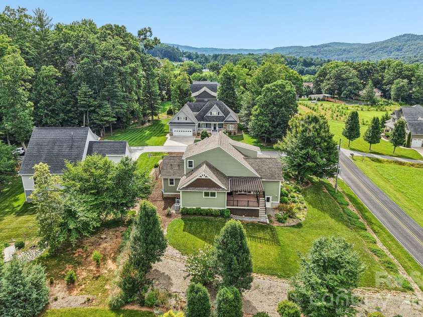 17 Hamilton Woods Lane, Etowah, NC 28729.  MLS# CAR4397460, YatesRealty ID 39431. 