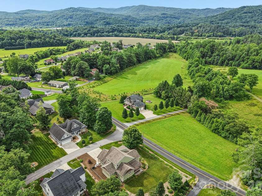 17 Hamilton Woods Lane, Etowah, NC 28729.  MLS# CAR4397460, YatesRealty ID 39431. 