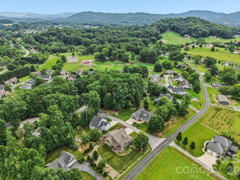 17 Hamilton Woods Lane, Etowah, NC 28729.  MLS# CAR4397460, YatesRealty ID 39431. 