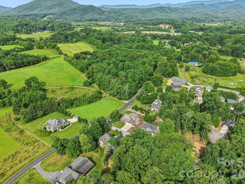 17 Hamilton Woods Lane, Etowah, NC 28729.  MLS# CAR4397460, YatesRealty ID 39431. 