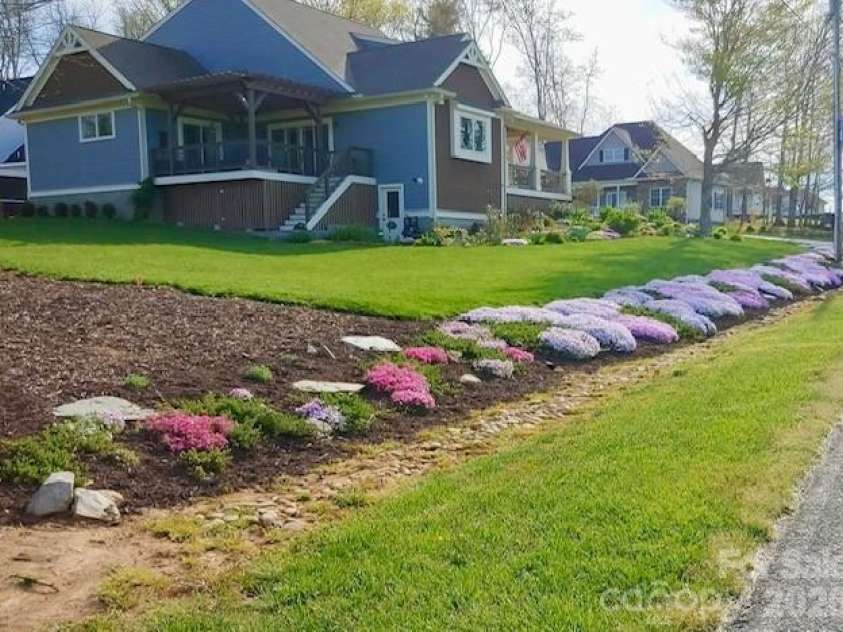 17 Hamilton Woods Lane, Etowah, NC 28729.  MLS# CAR4397460, YatesRealty ID 39431. 