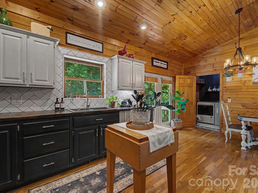 91 Tibi Lane, Waynesville, NC 28785.  MLS# CAR4405996, YatesRealty ID 39433. Main level kitchen