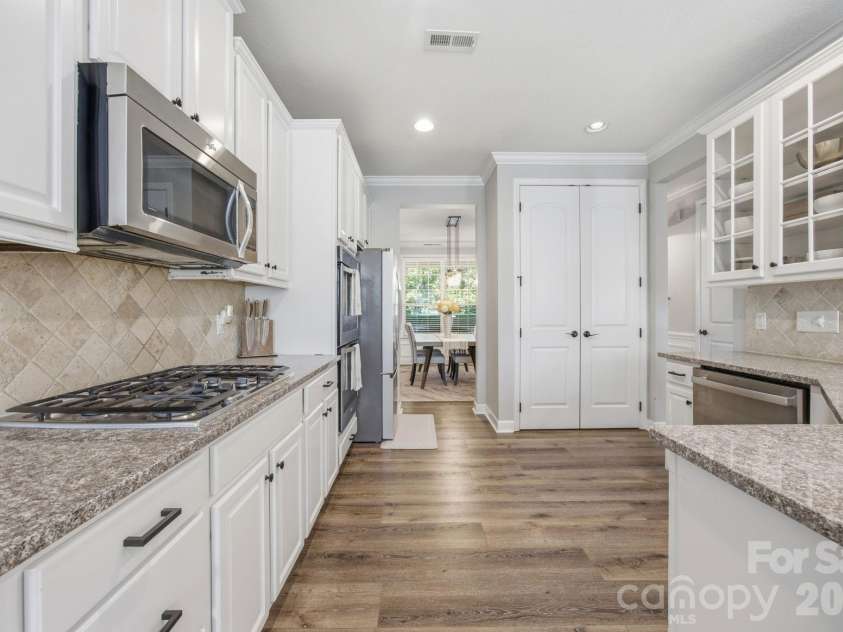 12604 Congregation Drive, Charlotte, NC 28278.  MLS# CAR4405985, YatesRealty ID 39434. 