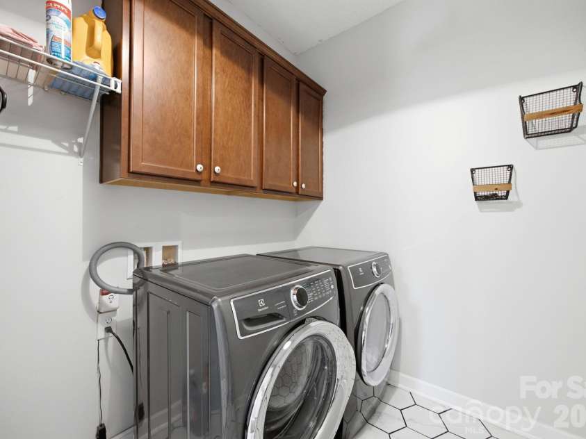 12604 Congregation Drive, Charlotte, NC 28278.  MLS# CAR4405985, YatesRealty ID 39434. 