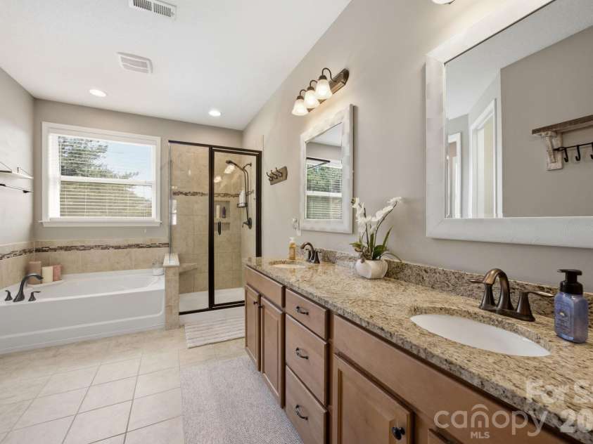 12604 Congregation Drive, Charlotte, NC 28278.  MLS# CAR4405985, YatesRealty ID 39434. 