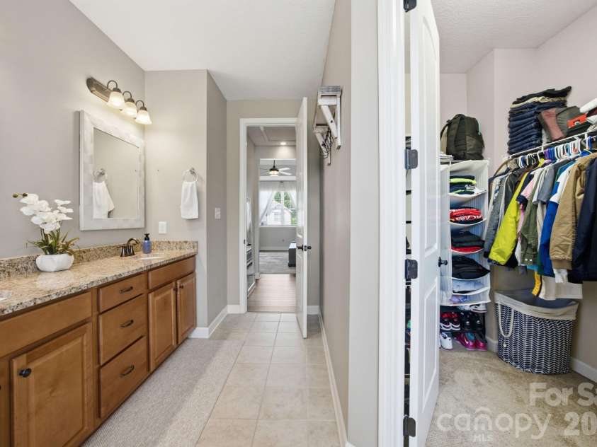 12604 Congregation Drive, Charlotte, NC 28278.  MLS# CAR4405985, YatesRealty ID 39434. 