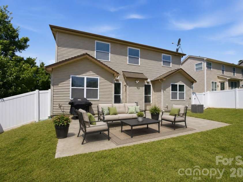 12604 Congregation Drive, Charlotte, NC 28278.  MLS# CAR4405985, YatesRealty ID 39434. 
