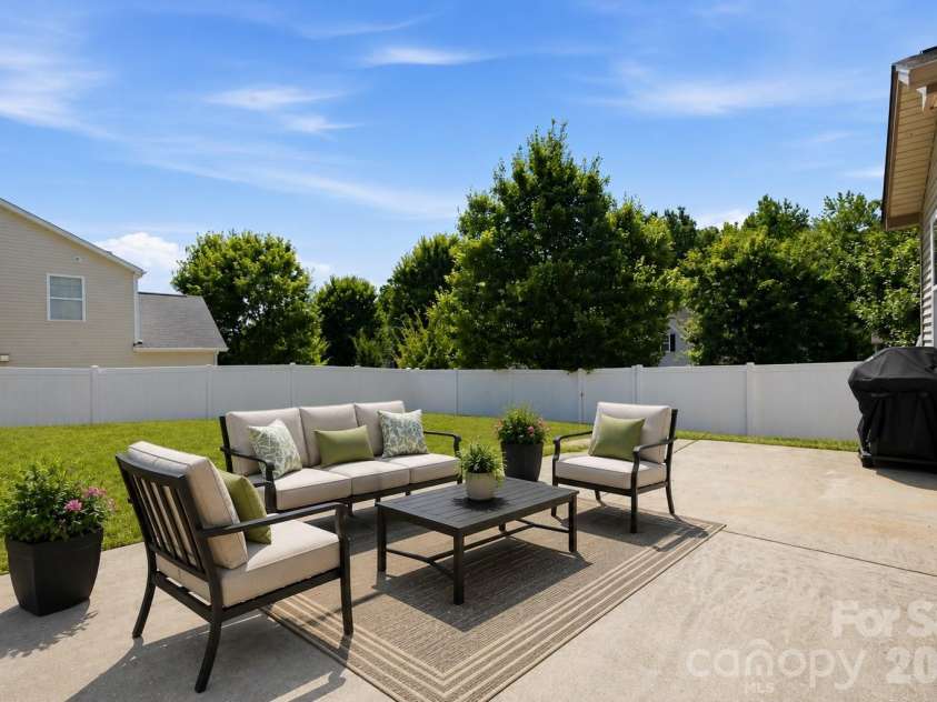 12604 Congregation Drive, Charlotte, NC 28278.  MLS# CAR4405985, YatesRealty ID 39434. 
