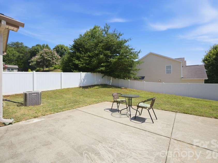 12604 Congregation Drive, Charlotte, NC 28278.  MLS# CAR4405985, YatesRealty ID 39434. 