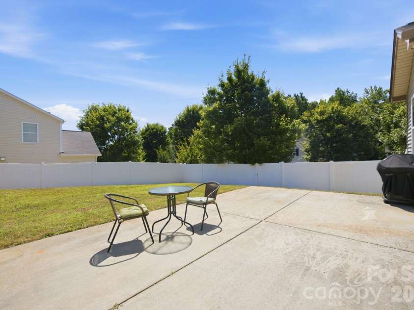 12604 Congregation Drive, Charlotte, NC 28278.  MLS# CAR4405985, YatesRealty ID 39434. 