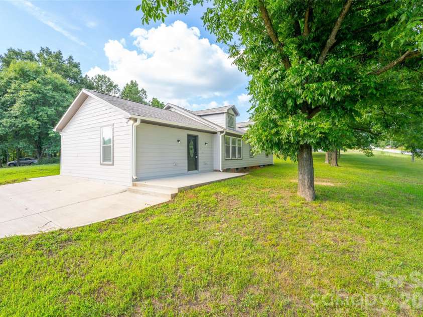 2136 NC 150 Highway, Lincolnton, NC 28092.  MLS# CAR4407025, YatesRealty ID 39435. 