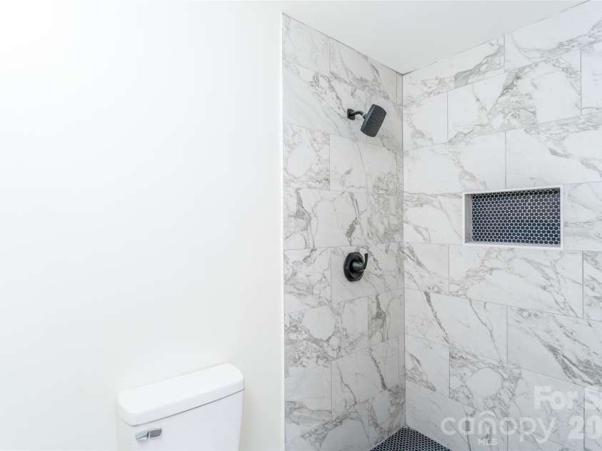 2136 NC 150 Highway, Lincolnton, NC 28092.  MLS# CAR4407025, YatesRealty ID 39435. 
